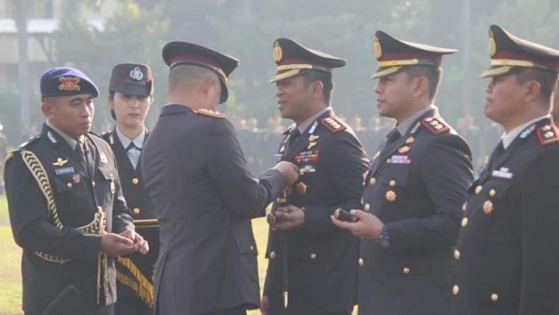 Kombes Christian Tobing Kapolresta Sidoarjo Terima Pin Emas Kapolri di Harlah Pancasila