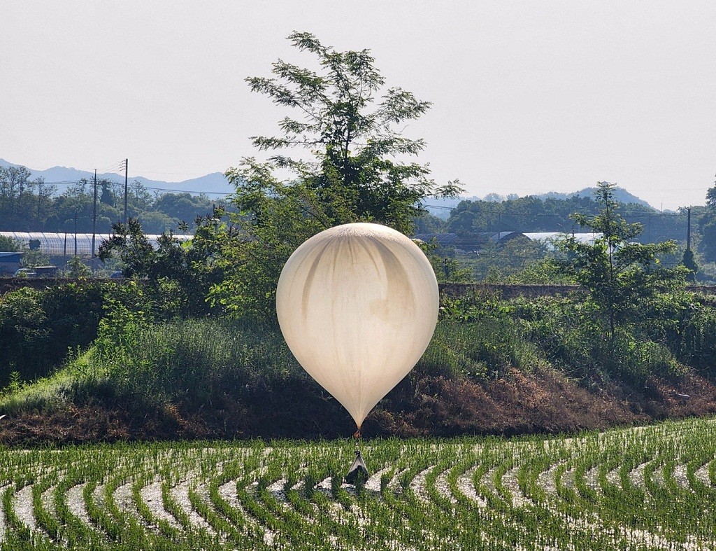 Malam-Malam, Korut Lagi-Lagi Kirim Sampah ke Korsel Pakai 600 Balon