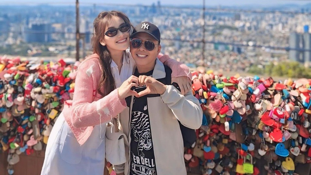 Ayah Rozak Ultah Ke-62, Ayu Ting Ting Ucapkan Doa Menyentuh: Selalu Jadi Ayah Terbaik