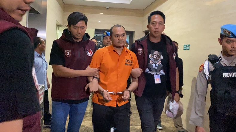 Penampakan Chaowalit Buronan Thailand, Diborgol dan Dikawal Ketat sebelum Dideportasi