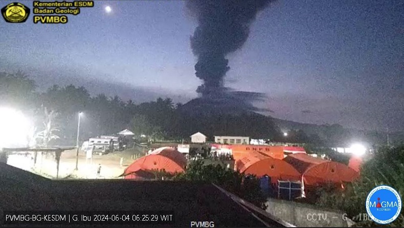 Gunung Ibu Erupsi Pagi Ini, Semburkan Abu Vulkanis Setinggi 5.000 Meter