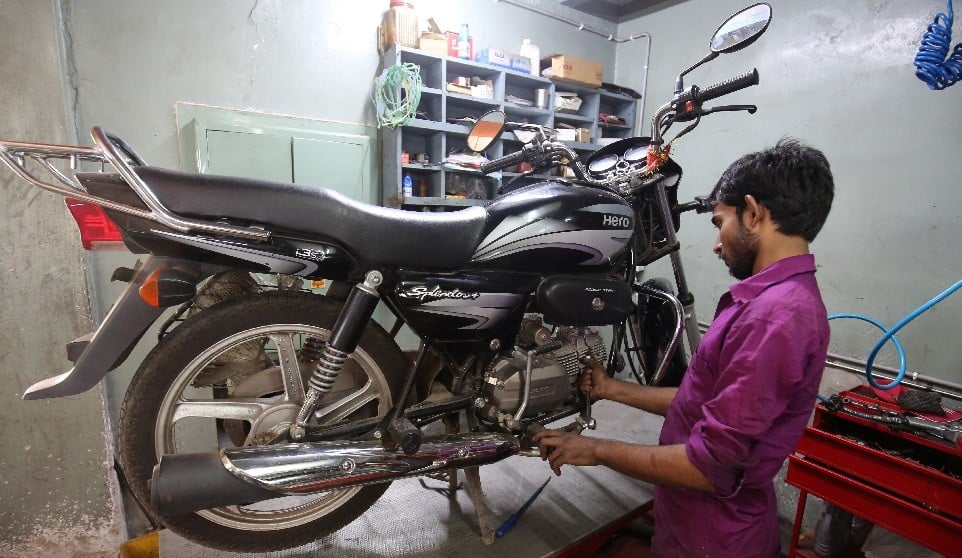 Cara Membedakan Oli Palsu dan Asli, Jangan Teledor Bisa Bikin Turun Mesin