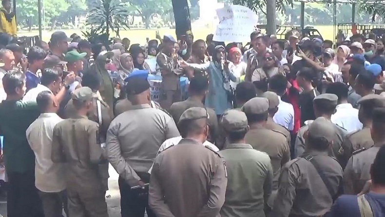 Viral Kades di Langkat Diduga Selingkuh dengan Istri Orang, Warga Demo Minta Dicopot 
