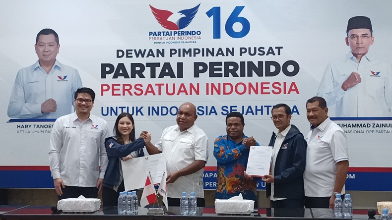 Angela Tanoesoedibjo Serahkan Surat Dukungan Perindo kepada Befa-Natan Paslon Papua Pegunungan