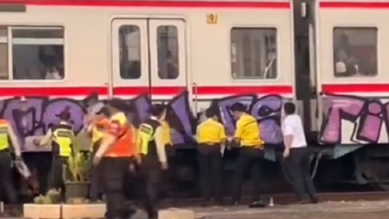 Viral KRL Dicoret-coret Grafiti di Stasiun Cikarang, KCI Bakal Ambil Langkah Hukum