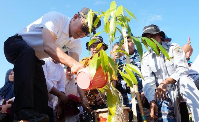 Canangkan Sulsel Menanam, Pj Gubernur Zudan Ajak Warga Tanam Pohon