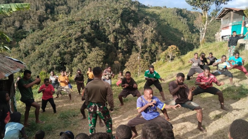 TNI Latih Pemuda Puncak Jaya Papua Tengah Ilmu Bela Diri