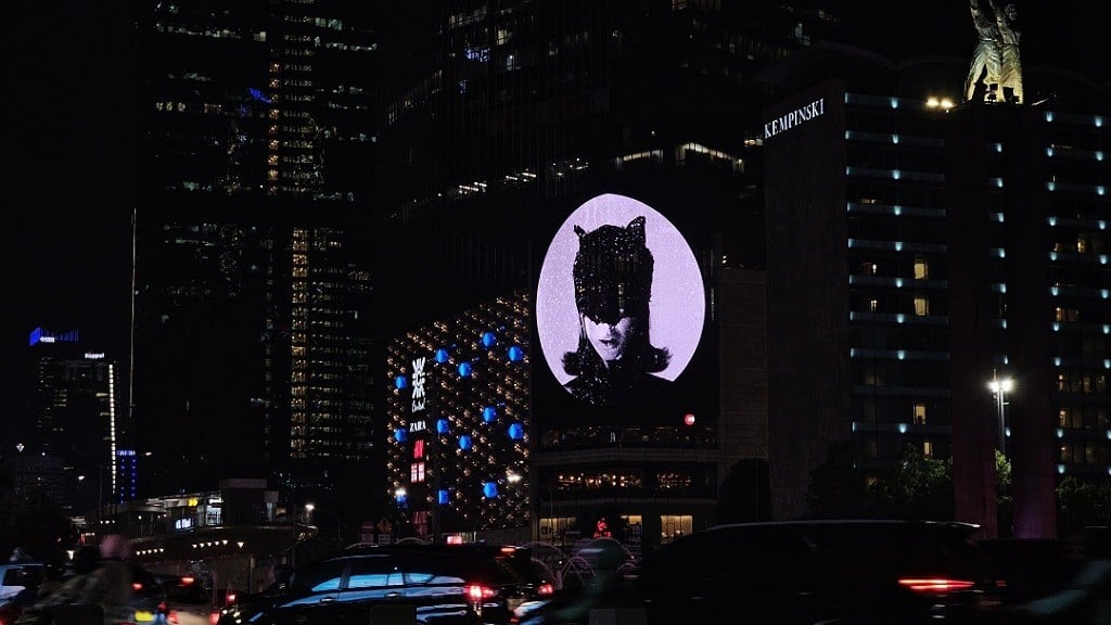 Viral Ariana Grande Posting Video Bundaran HI Jakarta, Netizen: Random Banget Ariana