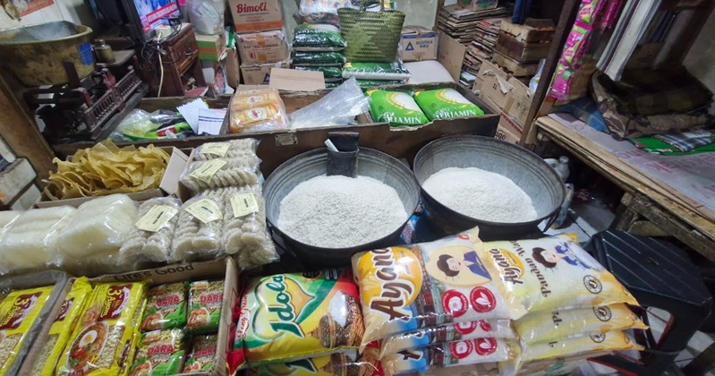 Harga Beras Premium di Pasar Santa di Atas HET, Tembus Rp17.000 per Kg