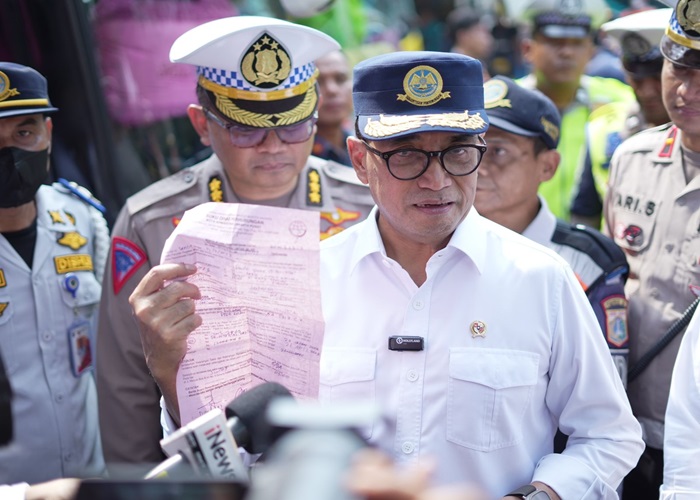 Menhub Sidak Bus Pariwisata di Ragunan, 4 Kendaraan Tak Layak Jalan 