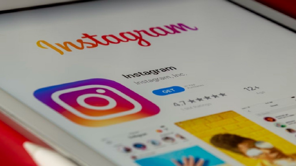 Cara Keluar dari Grup Instagram lewat Mobile dan Web 