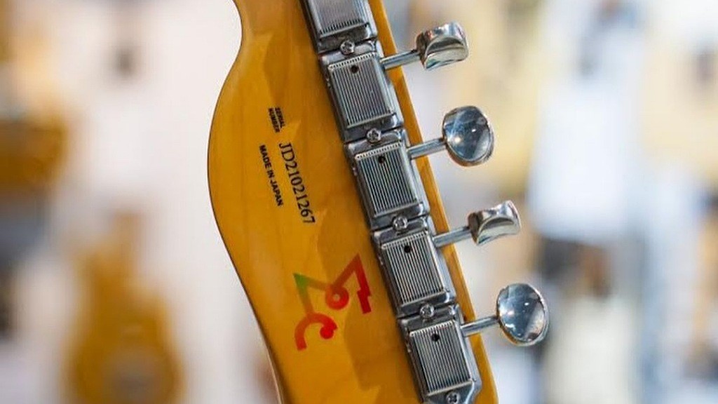 Eross Sheila On 7 Jadi Lelang 3 Gitar, Total Donasi Rp335 Juta Disumbangkan ke Palestina