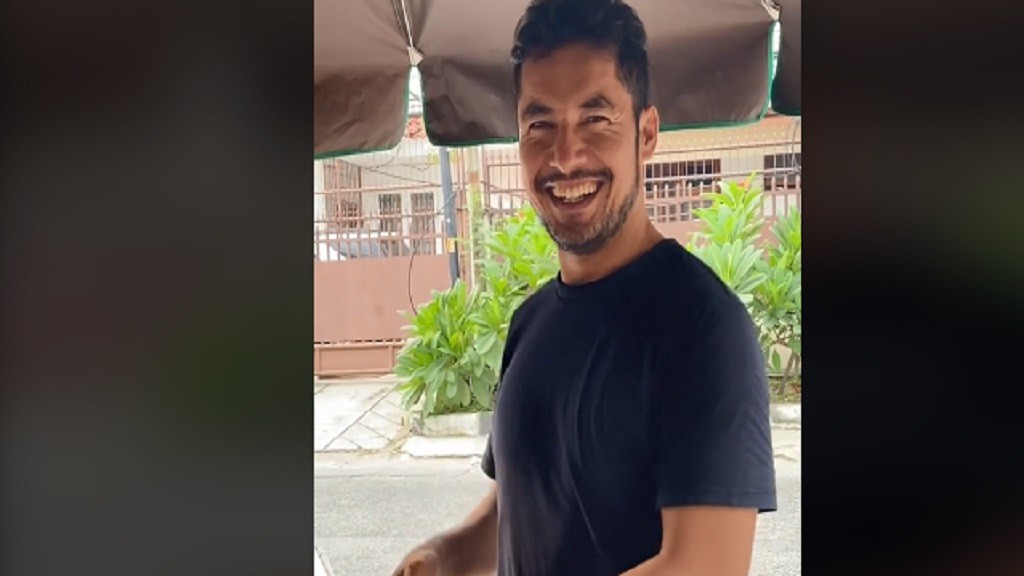 Viral Video Penjual Pempek Mirip David Beckham, Warganet: Cocok Jadi Model Catwalk