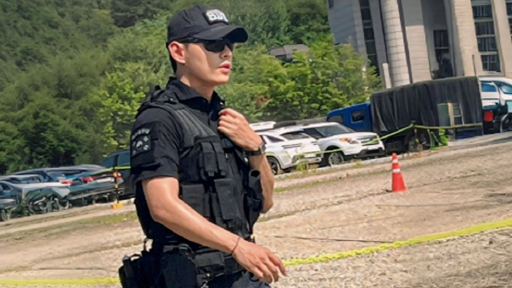 Potret Gagah V BTS saat Patroli Bikin Fans Heboh: Cakep Banget Nih Laki!