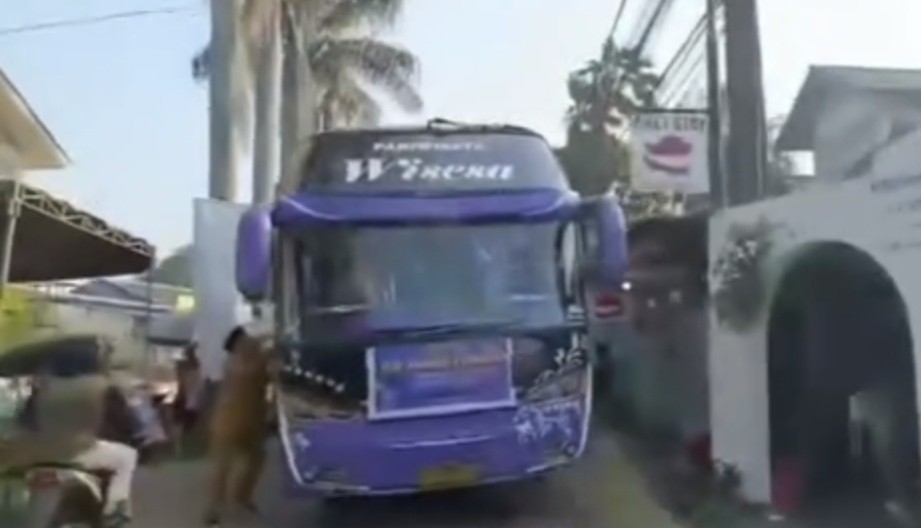 Viral Guru Adang Bus Nyalakan Klakson Telolet, Polres Depok Turun Tangan