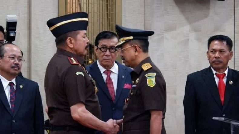 Jaksa Agung Lantik Asep Nana Mulyana Jadi Jampidum, Harli Siregar Kapuspenkum