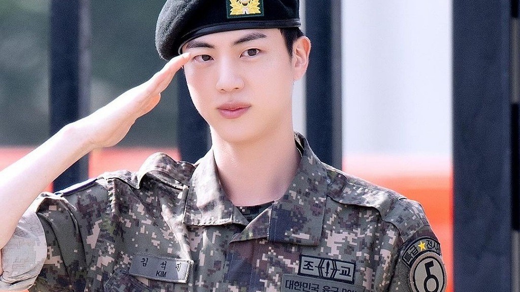 Potret Member BTS Sambut Jin Bebas Wamil, RM sampai Main Saksofon