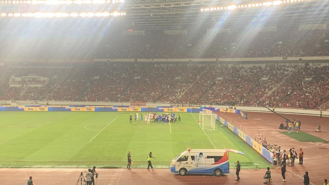 Respek! Begini Momen Jay Idzes Ajak Pemain Indonesia-Filipina Lindungi Adrian Ugelvik saat Terkapar