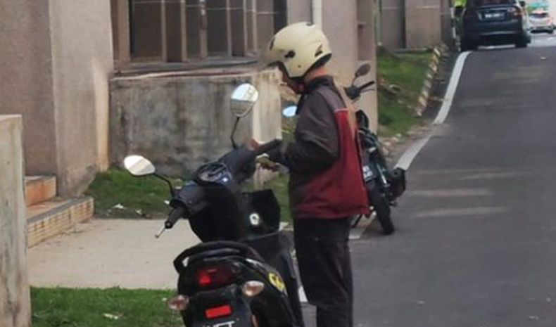 Viral, Pria Bergelar Doktor Ini Terpaksa Jaga Toko Fotokopi karena Susah Cari Kerja