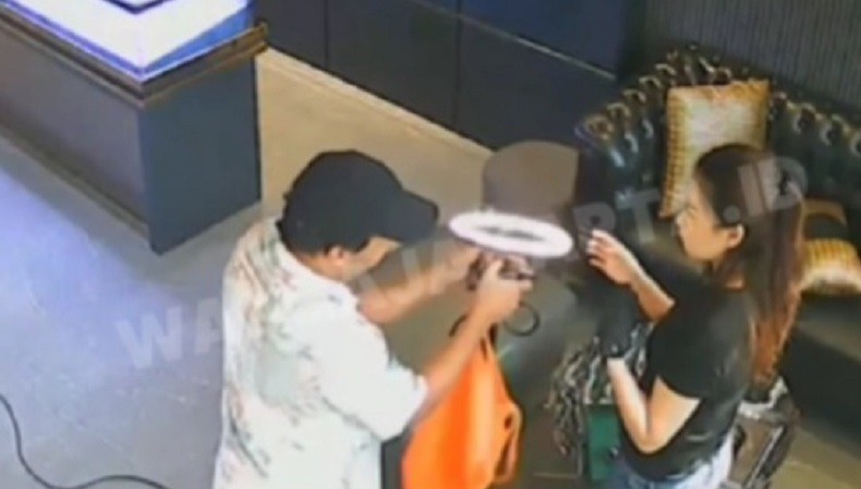 Perampok Bersajam Bawa Kabur 18 Jam Mewah usai Beraksi di Kawasan Toko PIK