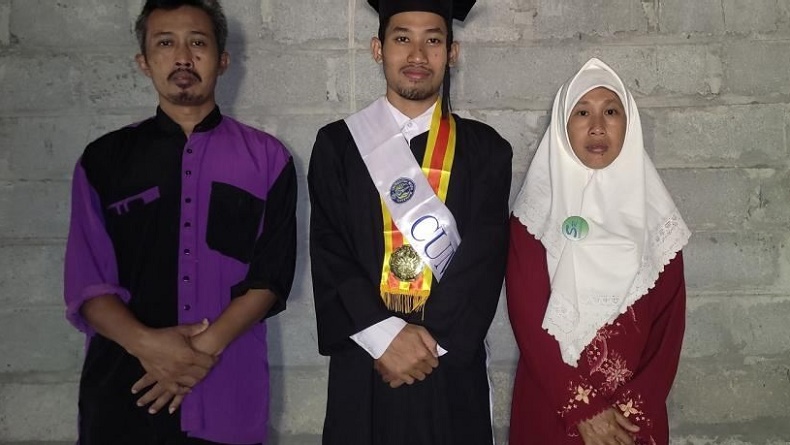 Kisah Inspiratif Sahid, Anak Buruh Lulus Cumlaude IPK 3,83 di UNY Tanpa Skripsi dan KKN