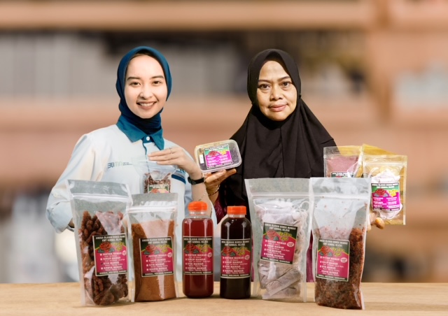 Jadi Oleh-oleh Khas, Cerita Nasabah PNM Ciptakan Inovasi Olahan Bunga Mawar