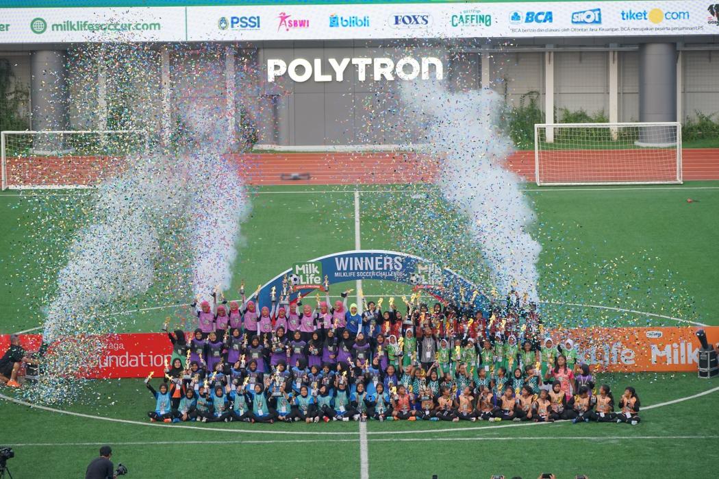 SDUT Bumi Kartini Jepara dan SD Muhammadiyah Birrul Walidain Juara MilkLife Soccer Challenge Kudus 