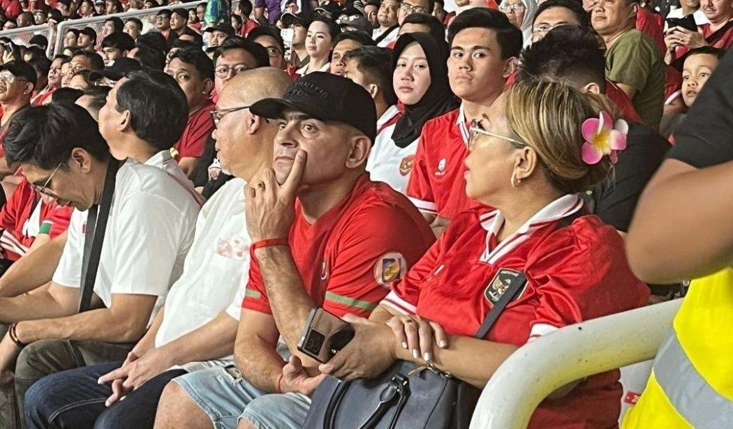 Cristian Gonzales Duduk di Tribune, Istri Ungkap Fakta Tiket Dibantu Menantunya Pemain Timnas Filipina