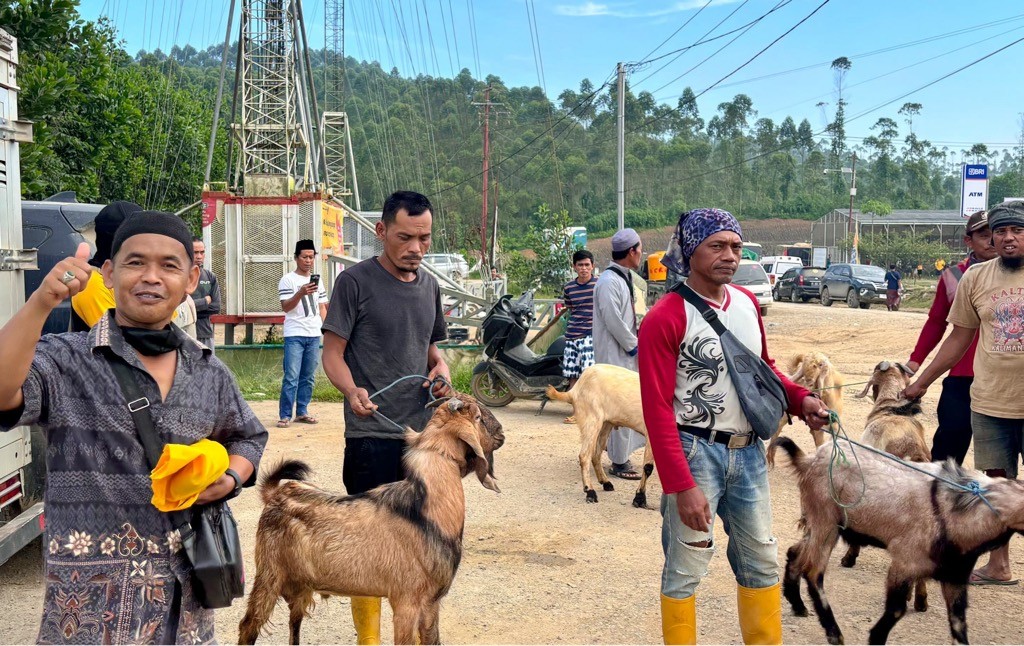 Potret Suasana Perayaan Idul Adha di IKN, Pekerja Konstruksi Ikut Potong Kambing Kurban