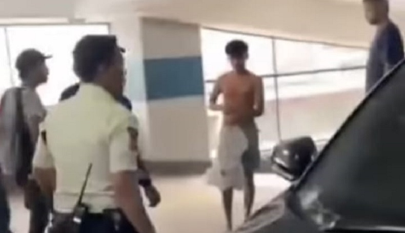 Momen Sekuriti Setop Paksa Mobil Pasangan Kekasih Mesum di Parkiran