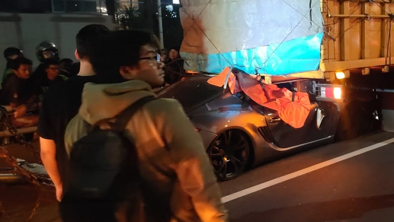 Kronologi Porsche Tabrak Truk di Tol Dalam Kota Jakarta, Penumpang Syok Berat