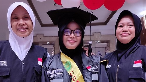 Cerita Nana Wisuda Magister saat Layani Jemaah Haji di Tanah Suci