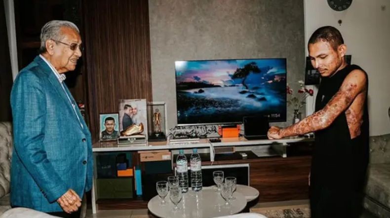 Faisal Halim Pemain Timnas Malaysia Disiram Air Keras Kaget Dijenguk Mahathir: Saya Tak Sangka!