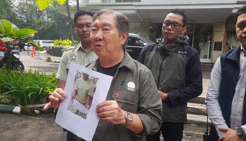 Taman Safari Lapor Polisi, Cari Pengunjung yang Beri Makan Kuda Nil Sampah Plastik