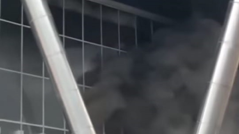 Penampakan Kebakaran di Revo Mall Bekasi, Asap Hitam Membubung Tinggi