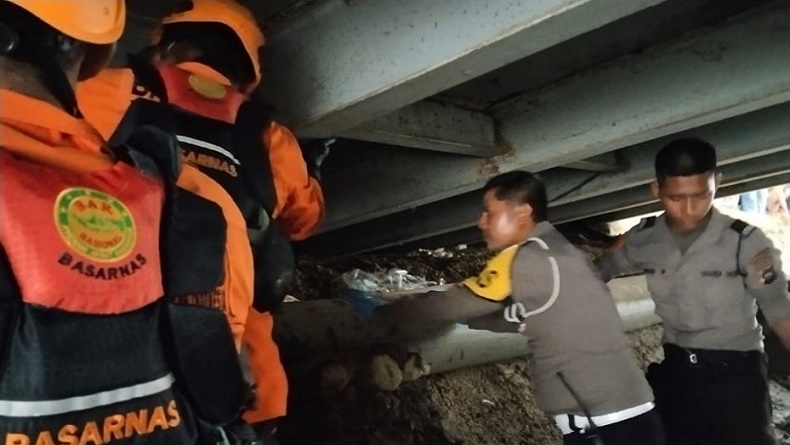 Padang Geger, Mayat Perempuan Tanpa Identitas Ditemukan di Bawah Jembatan