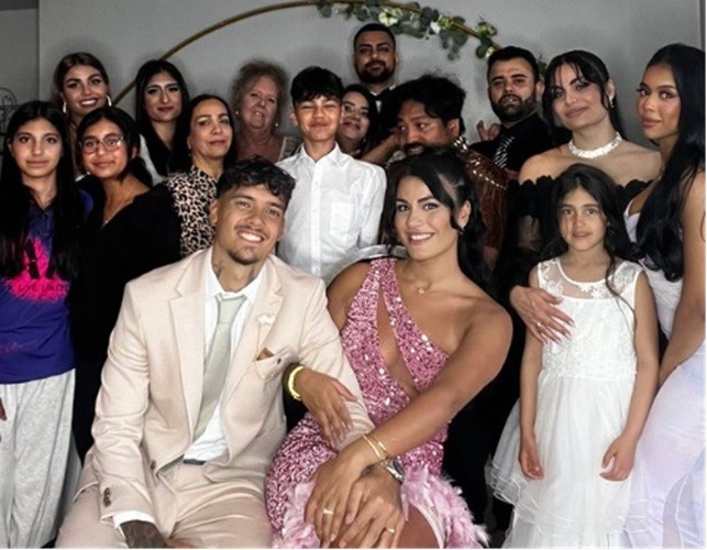 Mesra Banget! Shayne Pattynama Resmi Tunangan dengan Sang Kekasih