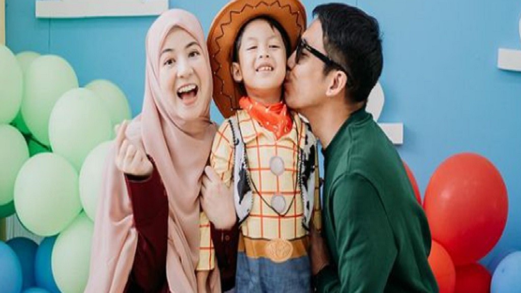 Kompak Banget! Intip Potret Desta dan Natasha Rizky saat Khitanan Anak