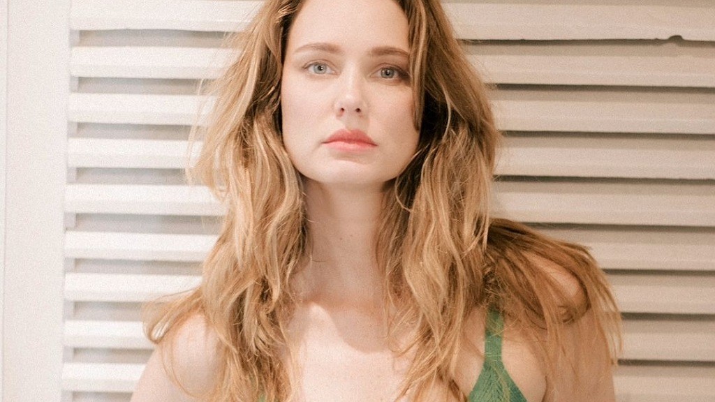 Istri Ario Bayu Hamil Anak Kedua, Rekan Selebriti Beri Selamat