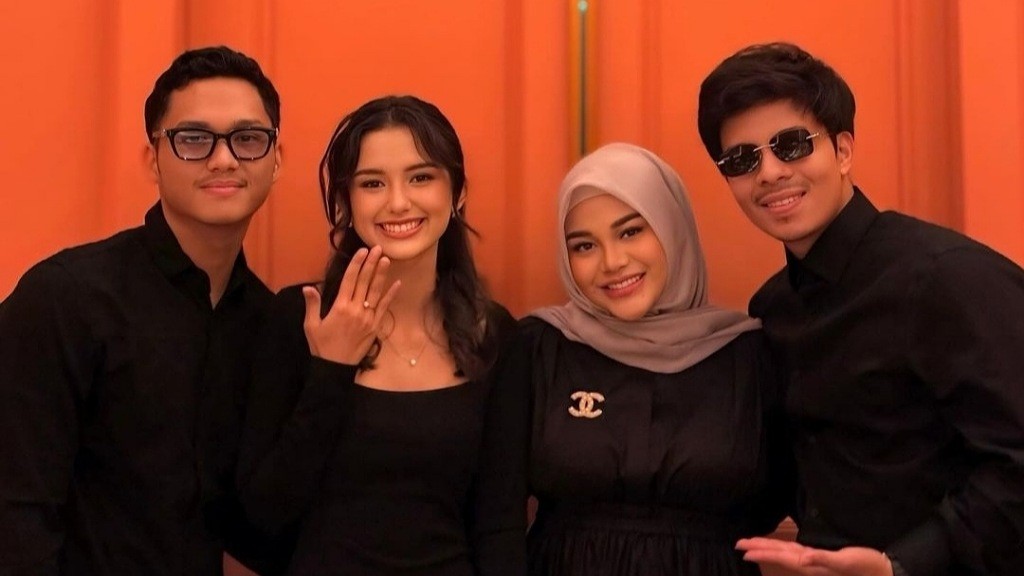 Momen Atta Halilintar Menangis Saksikan Azriel Hermansyah Lamar Sarah Menzel: Tambah Adik Lagi