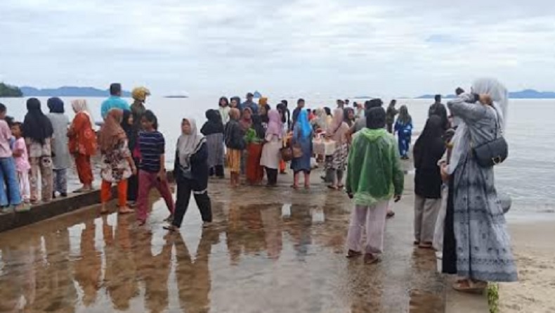 Speedboat Angkut 34 Wisatawan Terbalik Dihantam Ombak di Tapanuli Tengah, 2 Orang Tewas