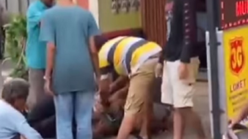 Pria Nekat Rampok Konter HP di Ciledug, Todongkan Pisau ke Penjaga