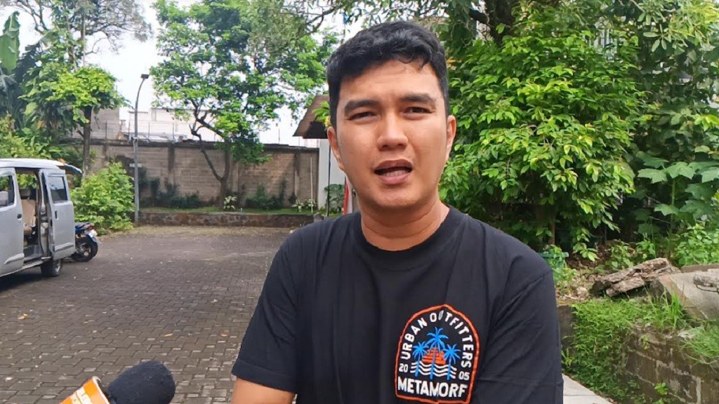 Sulit Menelan, Ibunda Aldi Taher Dibantu Selang untuk Makan