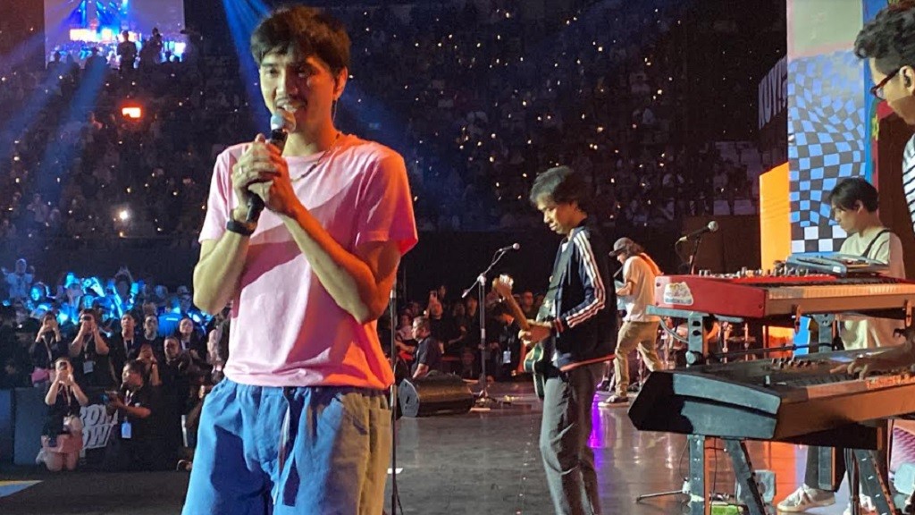 Sheila On 7 Tutup Laga Badminton dengan Lagu Hits, Penonton Berteriak Histeris