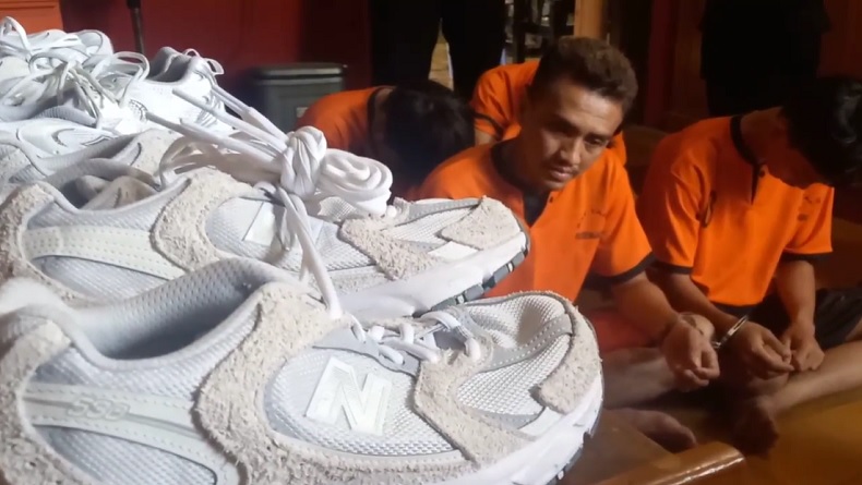 Polisi Tangkap 4 Orang Komplotan Pencurian Sepatu Ekspor di Majalengka
