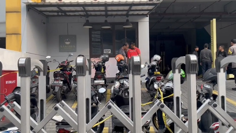 Heboh Pegawai Restoran di Blok M Lompat dari Rooftop, Diduga Bunuh Diri