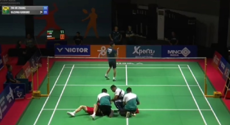 Ngeri! Detik-Detik Tunggal Putra China Zhang Zhi Jie Kejang di Lapangan, Tim Medis Jadi Sorotan
