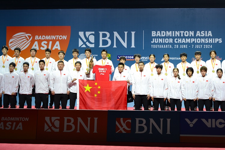 Penuh Haru China Bawa Jersey Zhang Zhi Jie Ke Podium Juara Badminton Asia Junior Championships