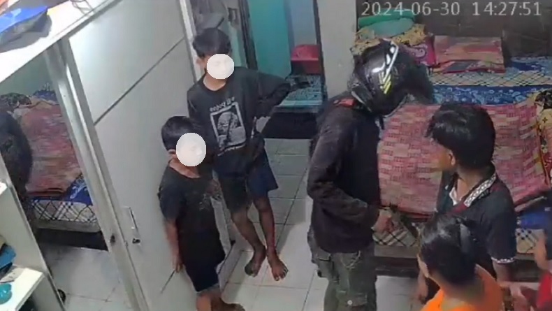 Perampokan Berpistol di Palembang, Modus Pura-Pura Berteduh saat Hujan
