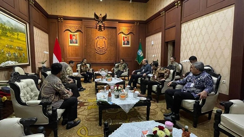 Konjen RI Tudiono Temui Pj Gubernur Adhy Karyono, Bahas Kerja Sama Jatim-Cape Town
